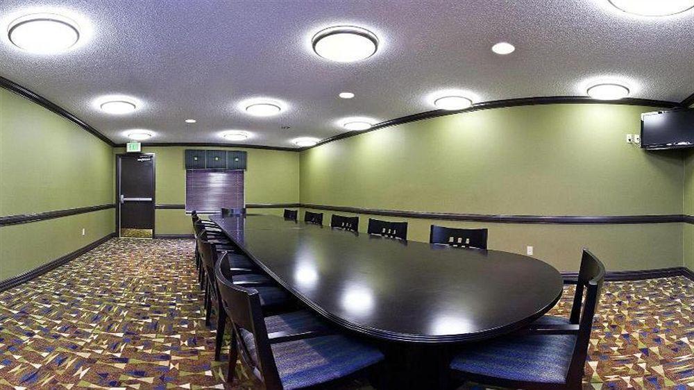Holiday Inn Express Hotel & Suites Madison By Ihg Exterior foto