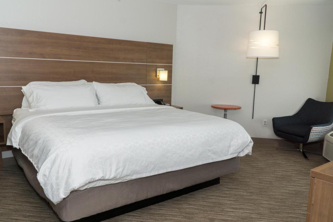 Holiday Inn Express Hotel & Suites Madison By Ihg Exterior foto