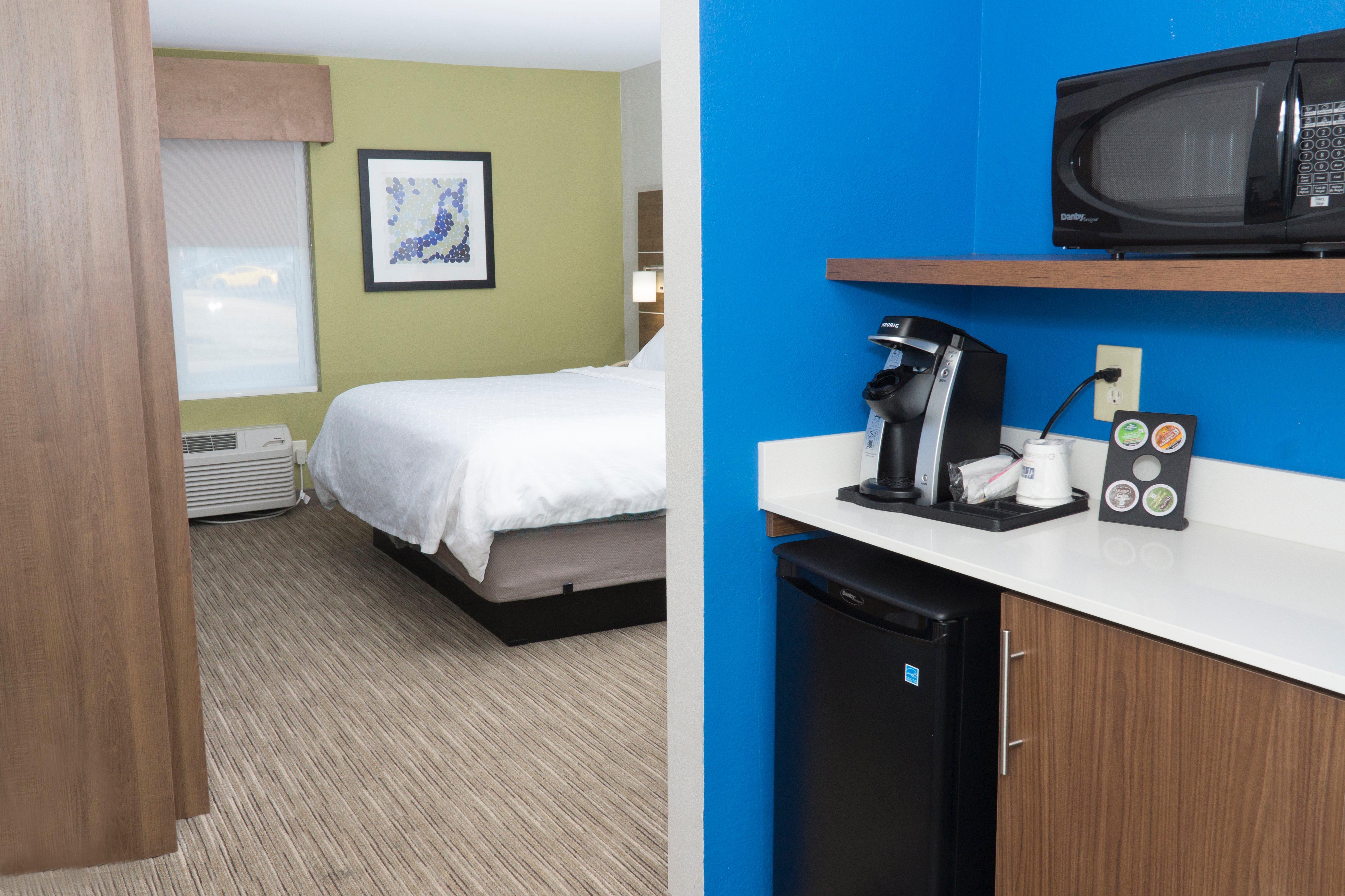 Holiday Inn Express Hotel & Suites Madison By Ihg Exterior foto