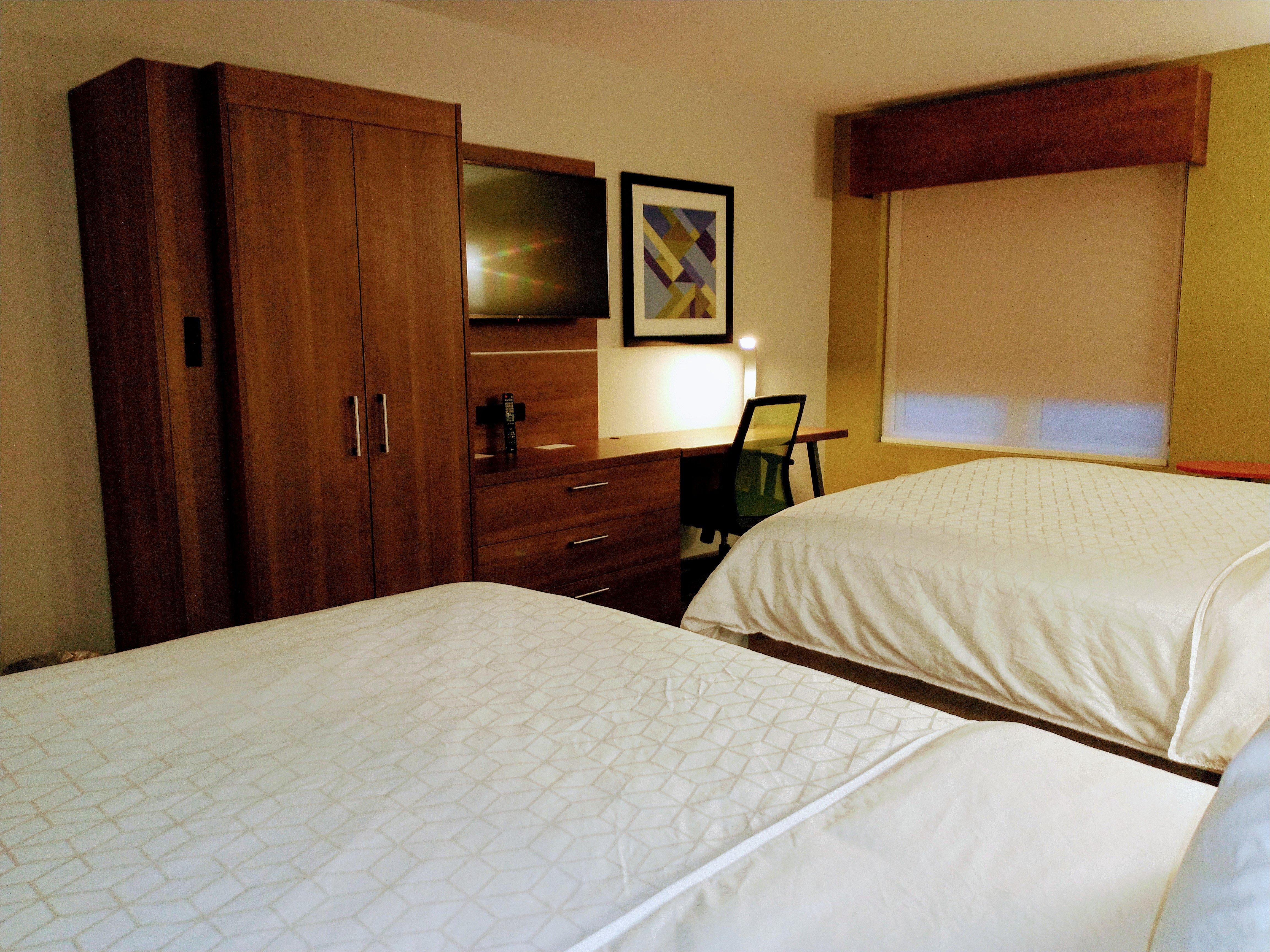 Holiday Inn Express Hotel & Suites Madison By Ihg Exterior foto