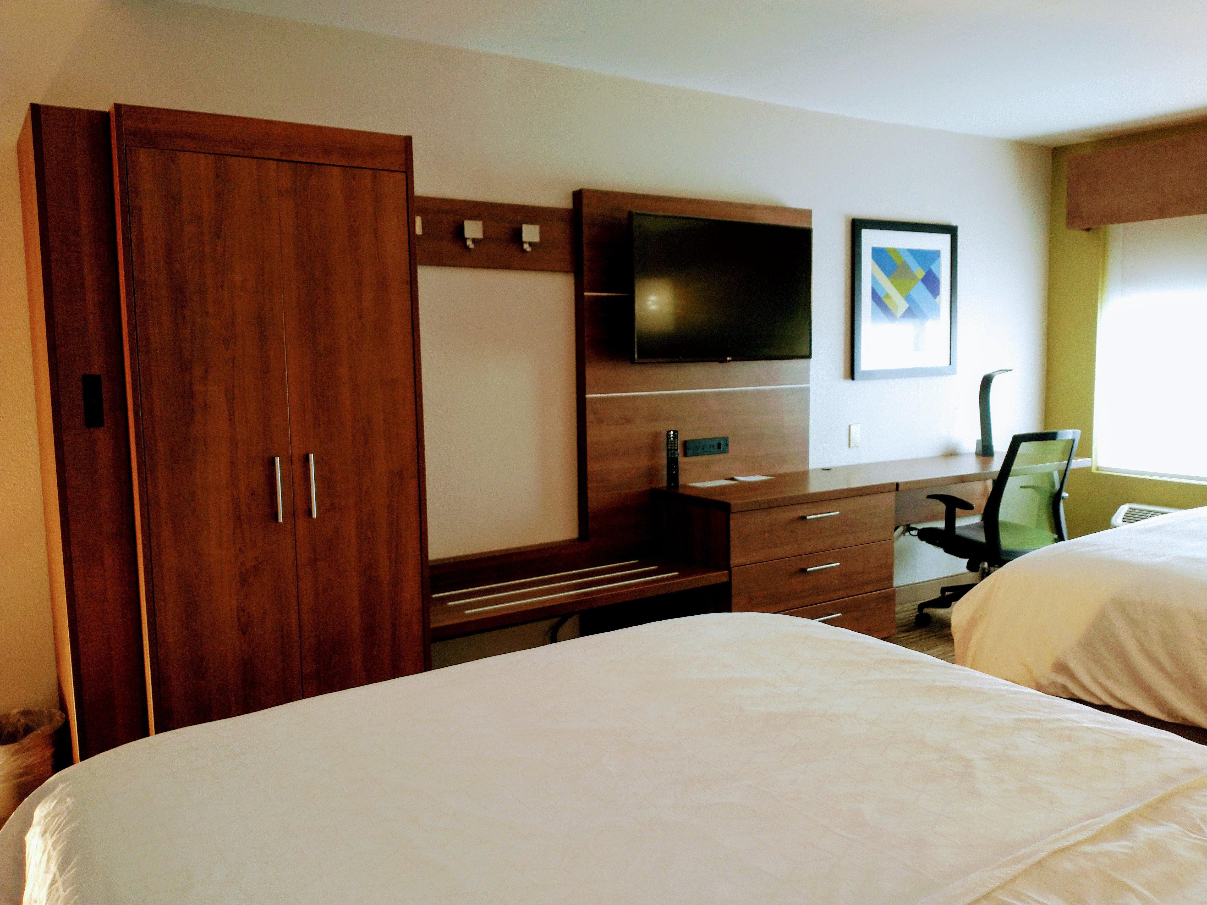 Holiday Inn Express Hotel & Suites Madison By Ihg Exterior foto