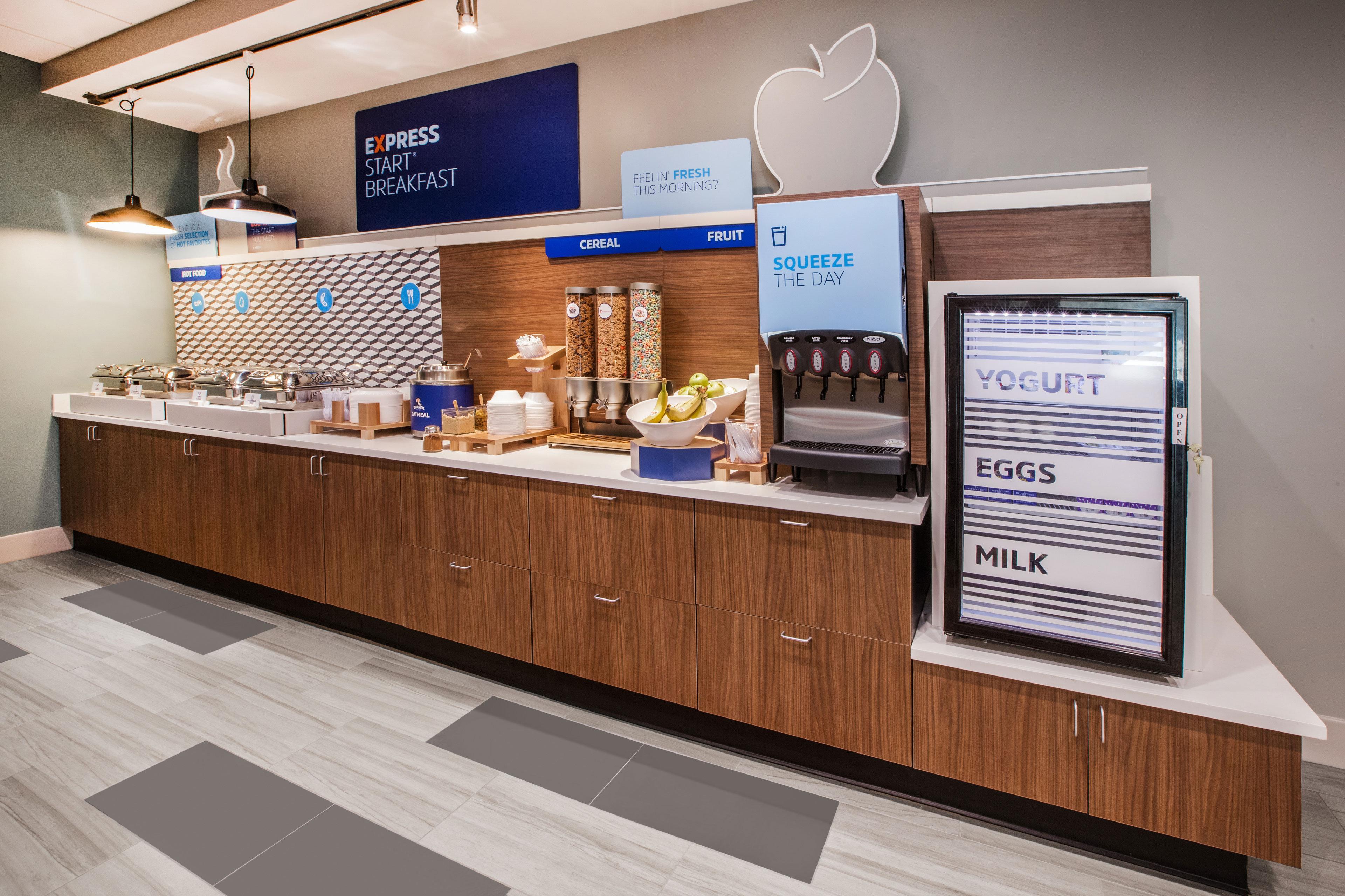 Holiday Inn Express Hotel & Suites Madison By Ihg Exterior foto