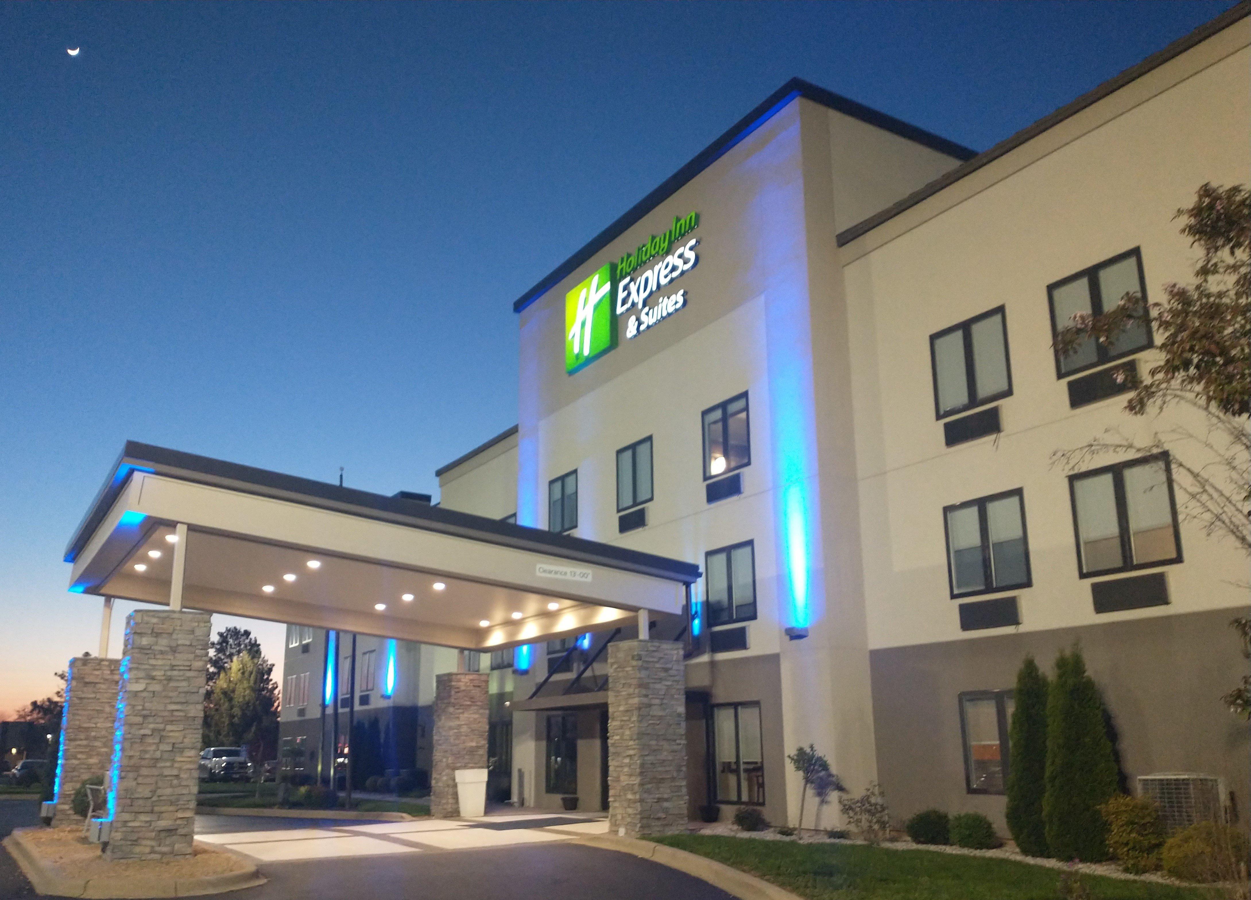 Holiday Inn Express Hotel & Suites Madison By Ihg Exterior foto