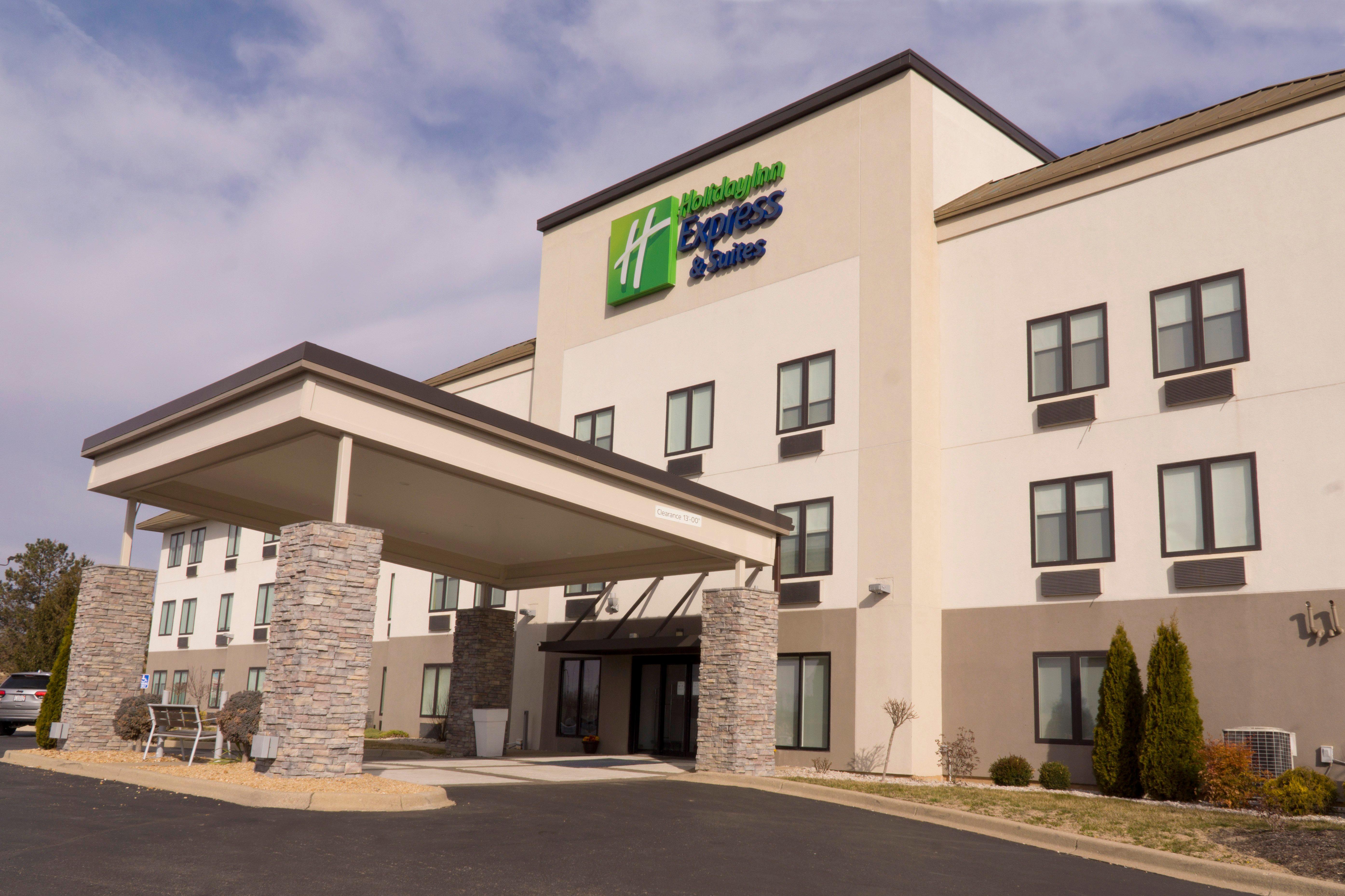 Holiday Inn Express Hotel & Suites Madison By Ihg Exterior foto