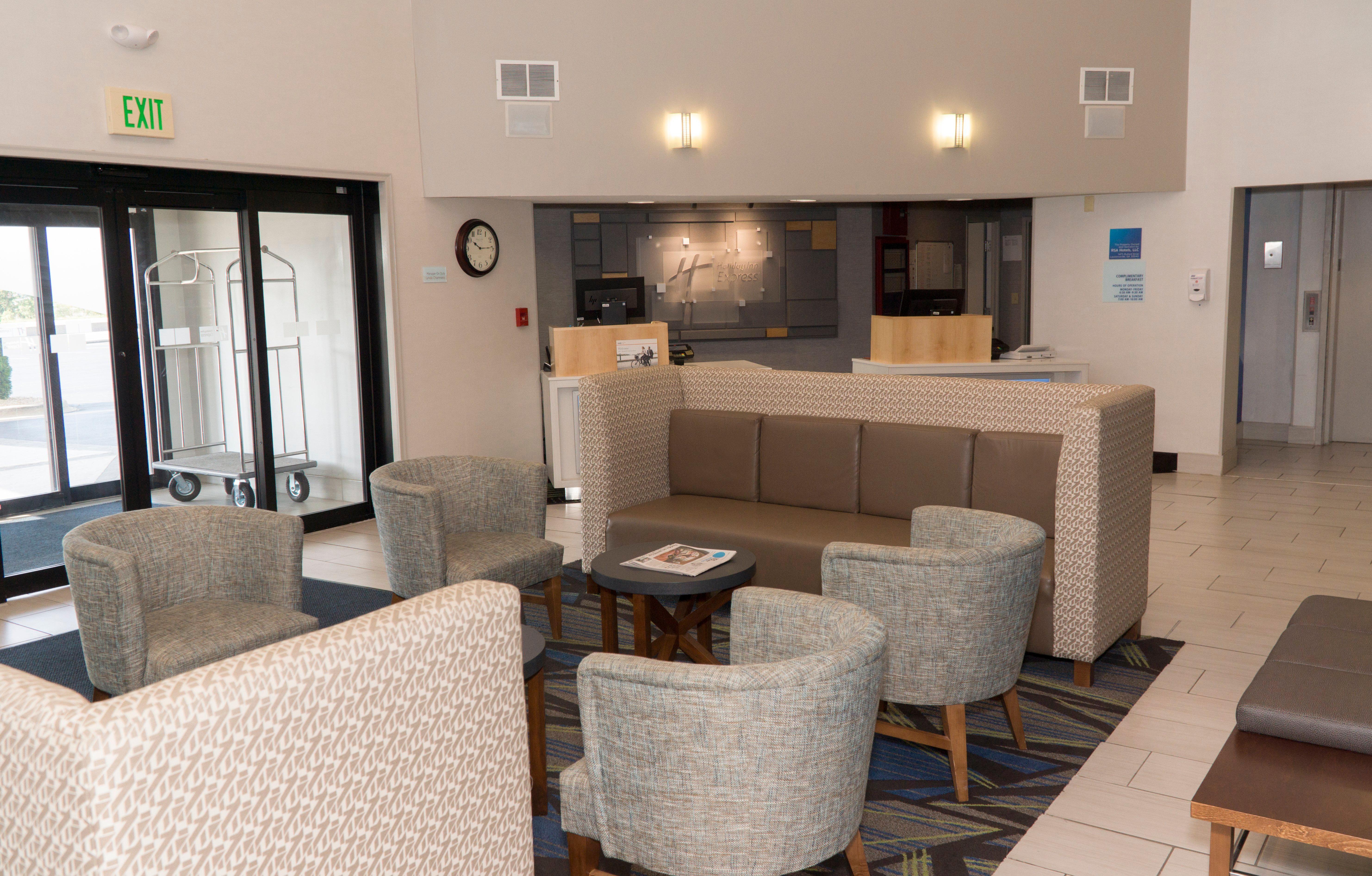 Holiday Inn Express Hotel & Suites Madison By Ihg Exterior foto