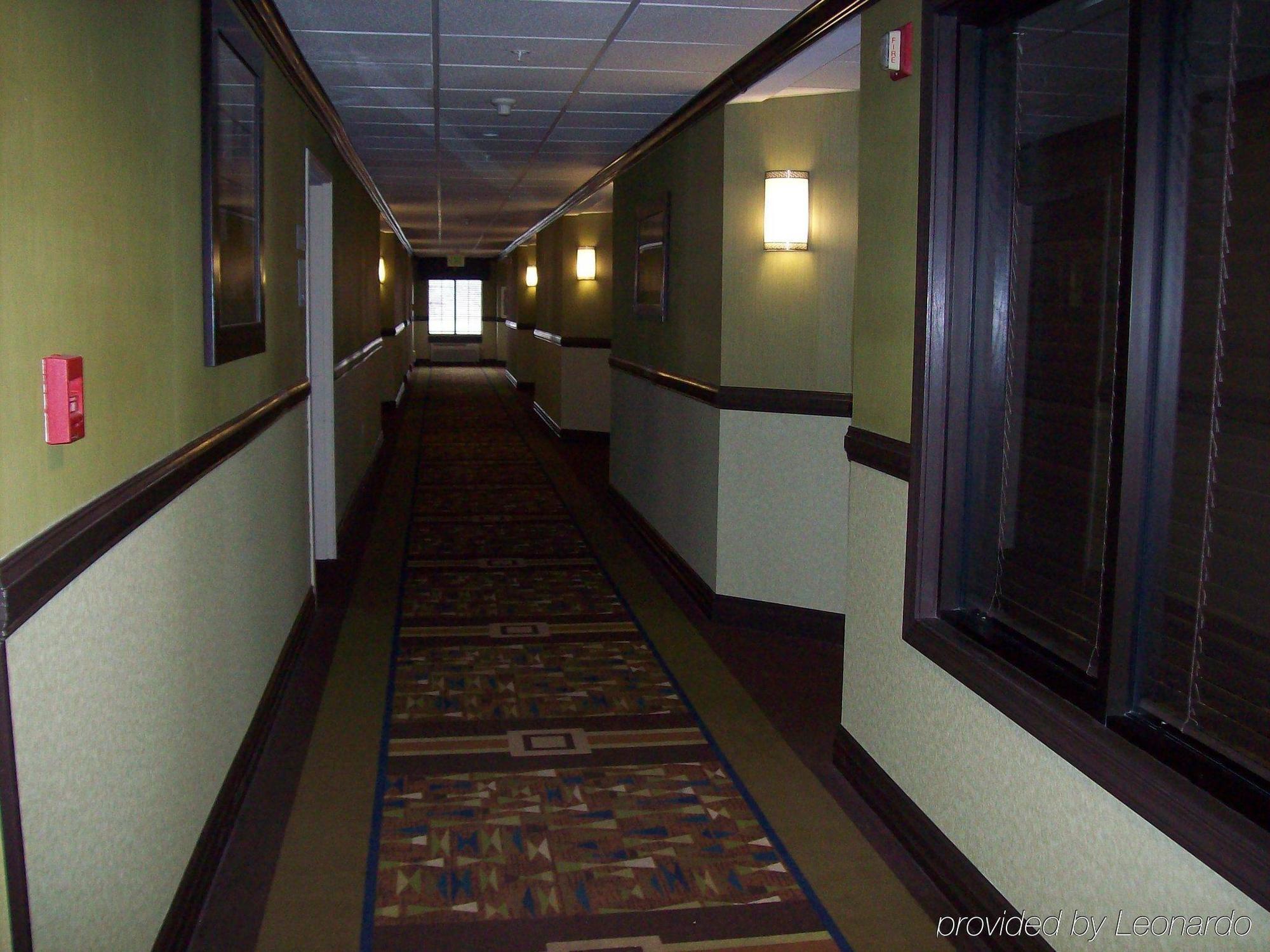 Holiday Inn Express Hotel & Suites Madison By Ihg Exterior foto
