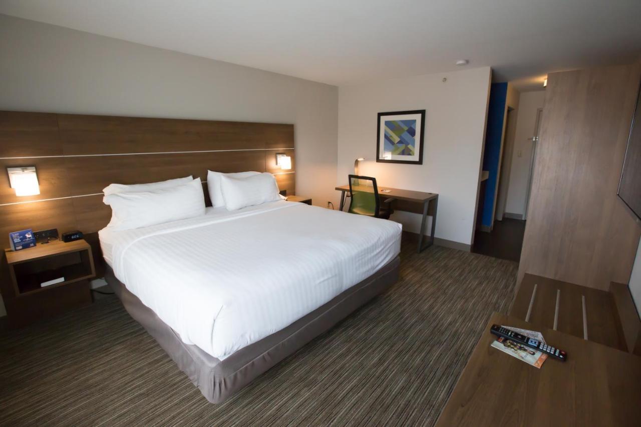 Holiday Inn Express Hotel & Suites Madison By Ihg Exterior foto